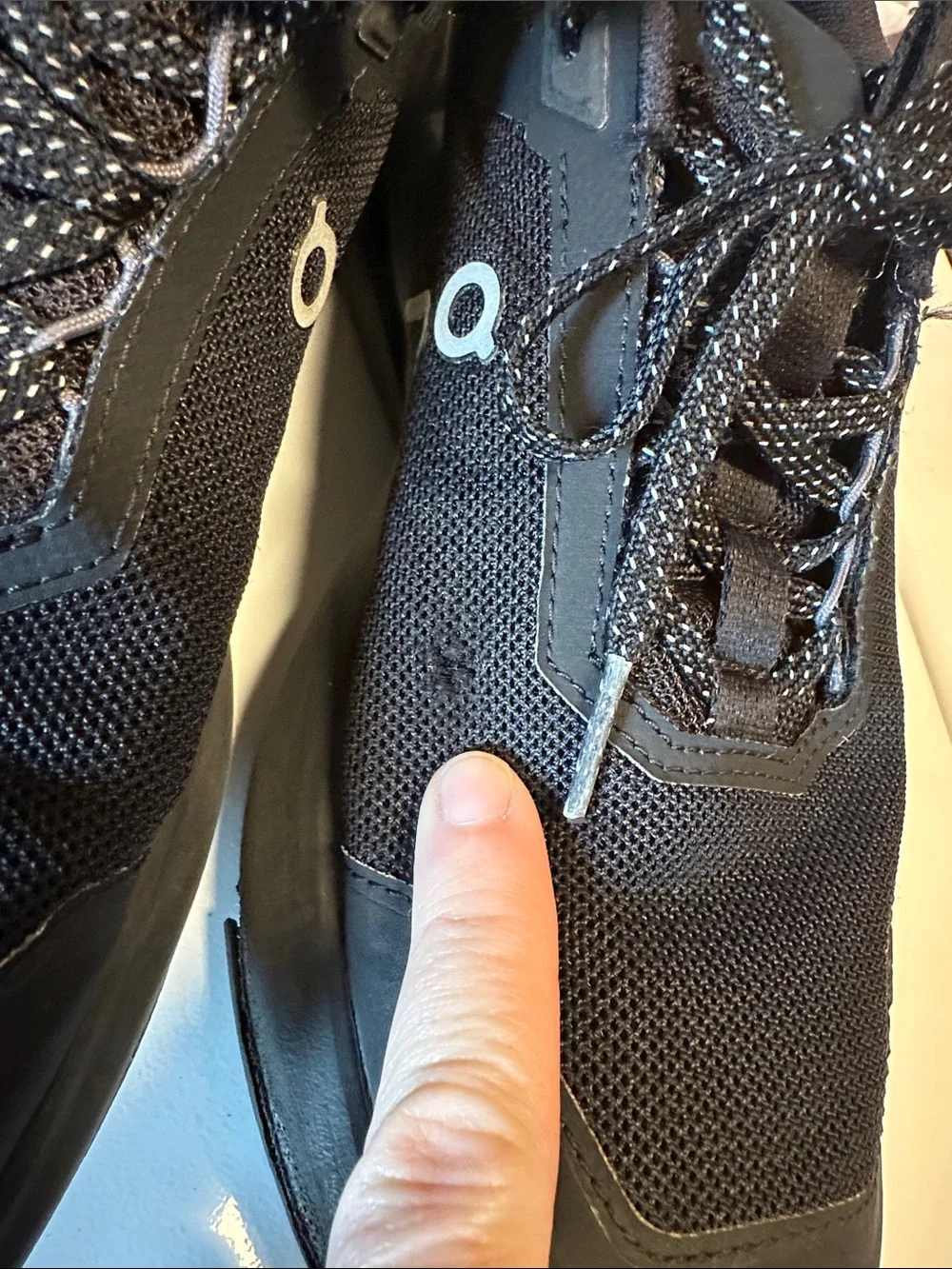 Boys black On Clouds size 6.5